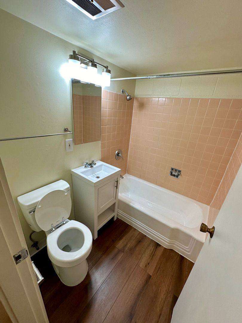 Apartment for rent at 4139 12th Ave NE, Seattle, WA 98105
