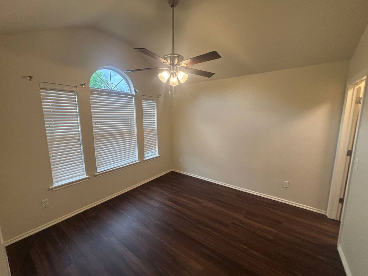 House for rent at 912 Cavecreek St, Norman, OK 73071