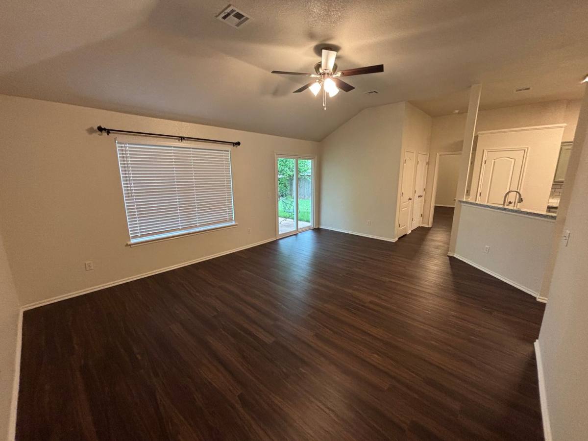 House for rent at 912 Cavecreek St, Norman, OK 73071