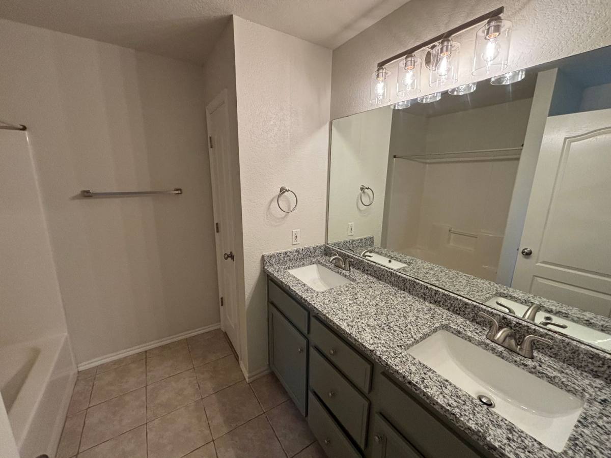 House for rent at 912 Cavecreek St, Norman, OK 73071