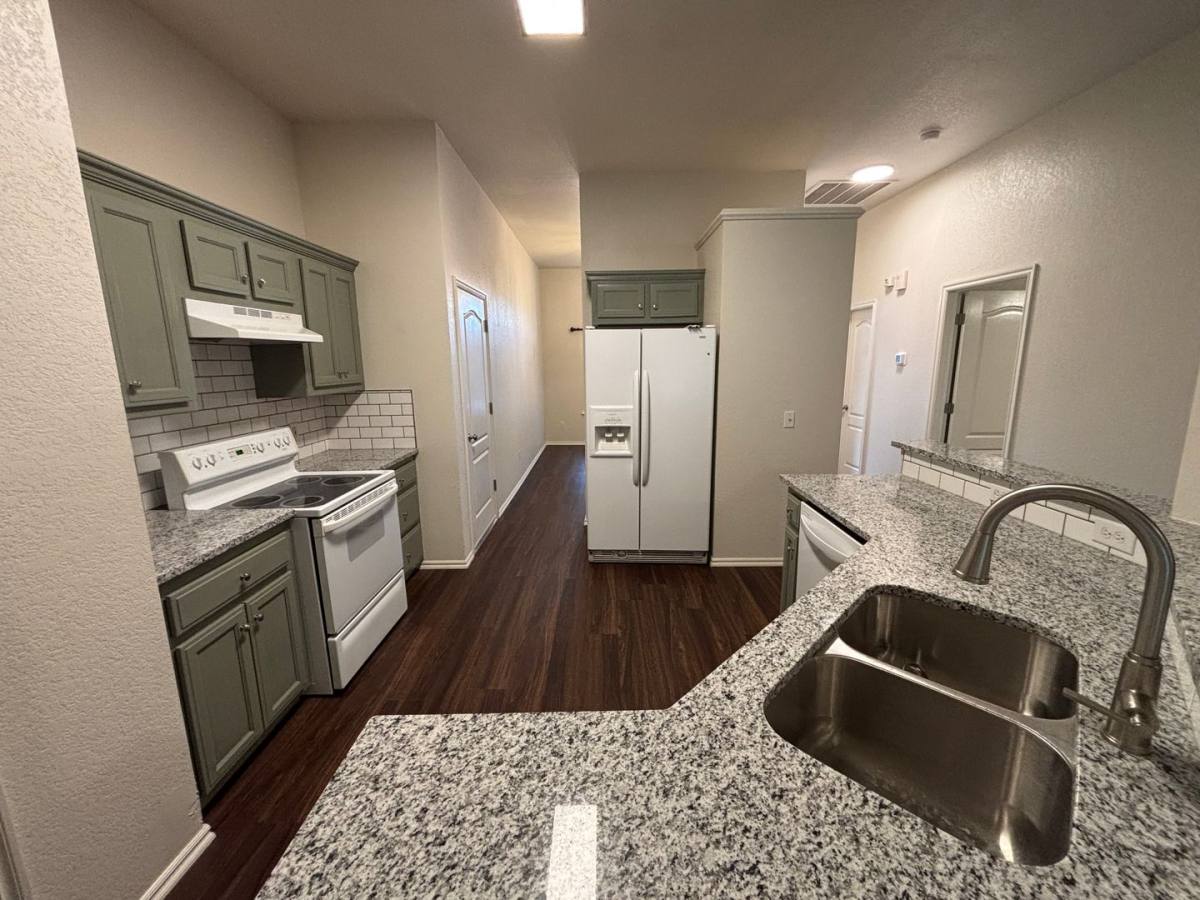 House for rent at 912 Cavecreek St, Norman, OK 73071