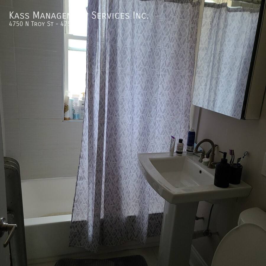 Apartment for rent at 4750 N Troy St #2, Chicago, IL 60625
