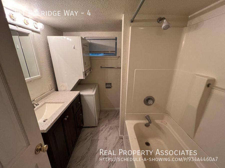 Apartment for rent at 4721 Delridge Way #4, Seattle, WA 98106