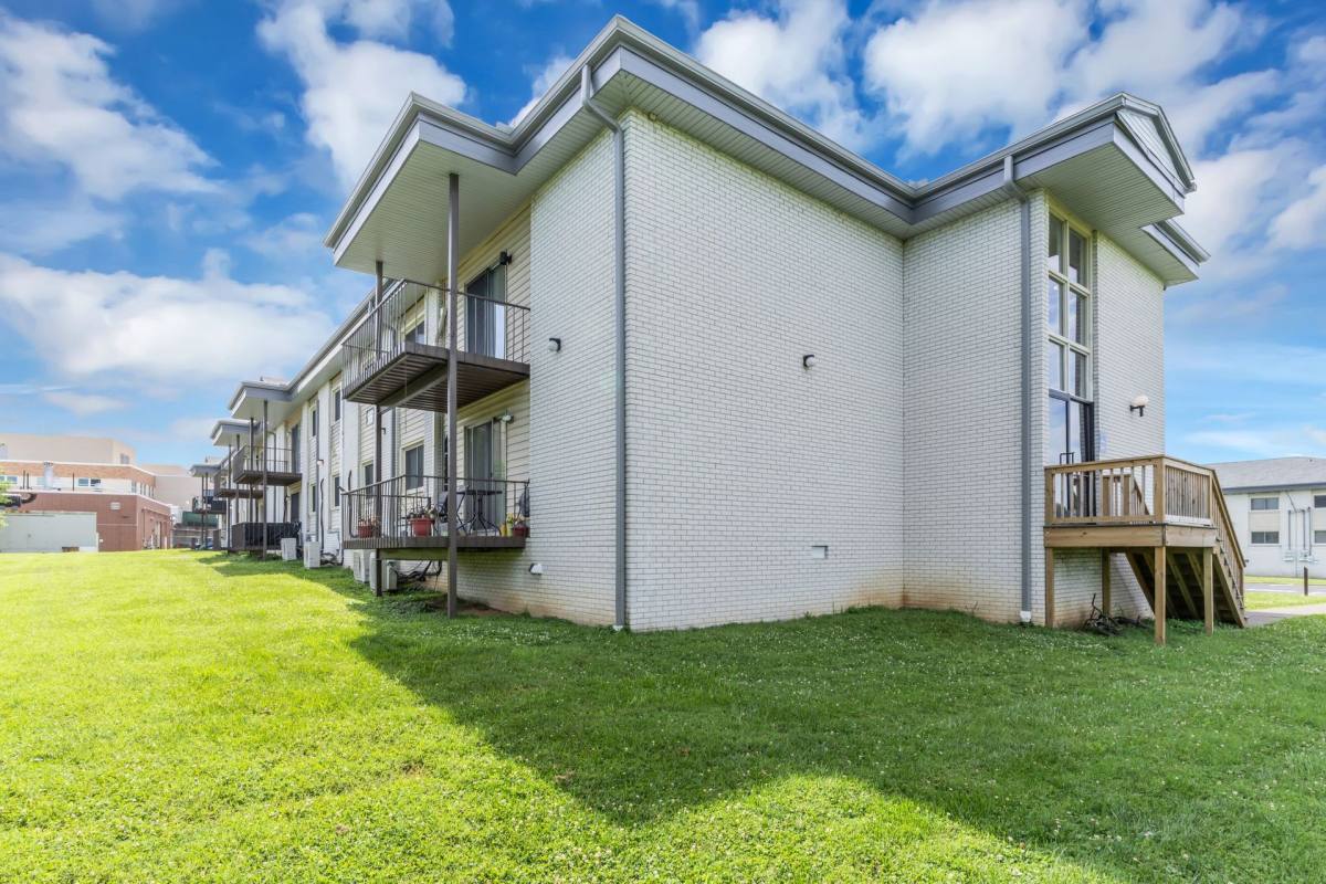 Apartment for rent at 550 E Bledsoe St, Gallatin, TN 37066