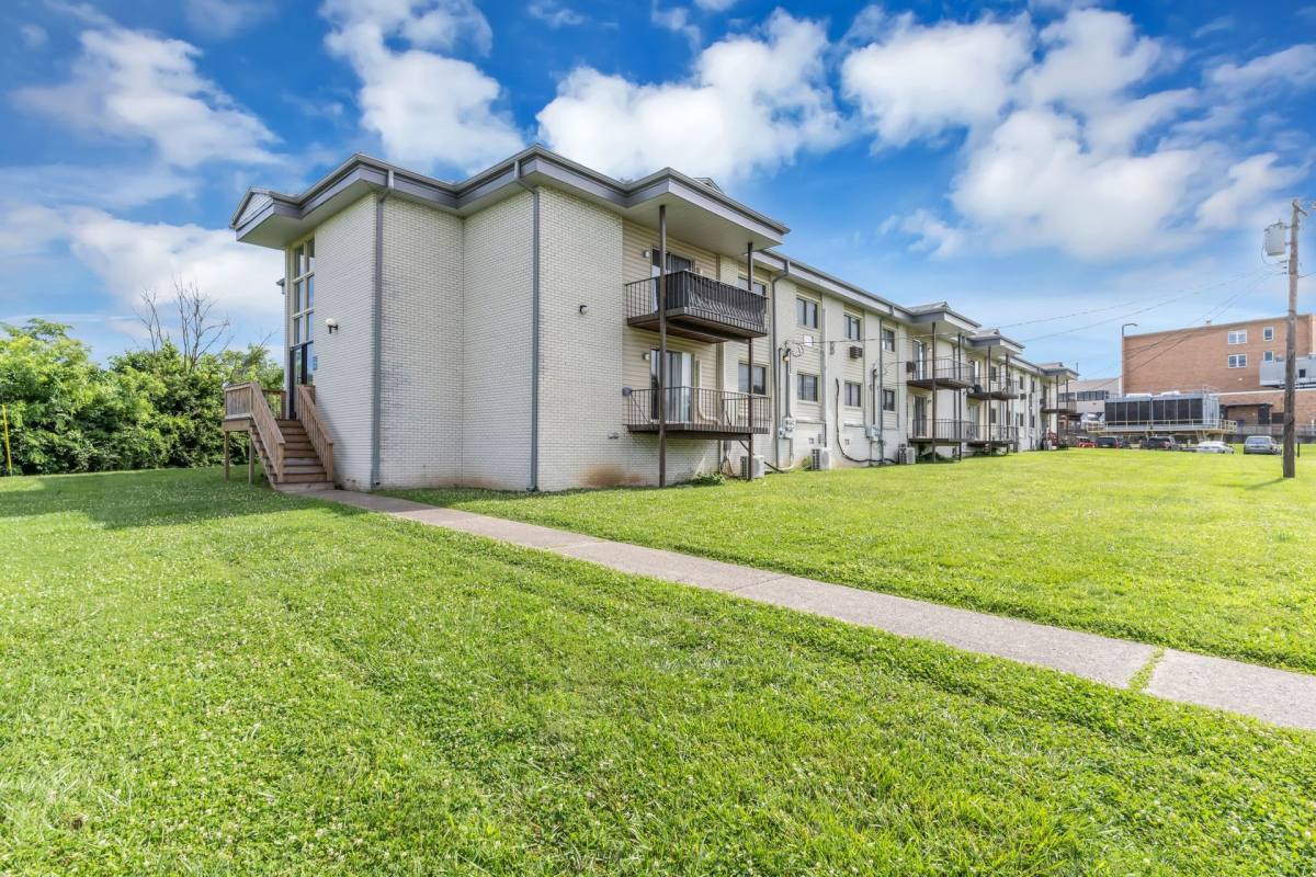 Apartment for rent at 550 E Bledsoe St, Gallatin, TN 37066
