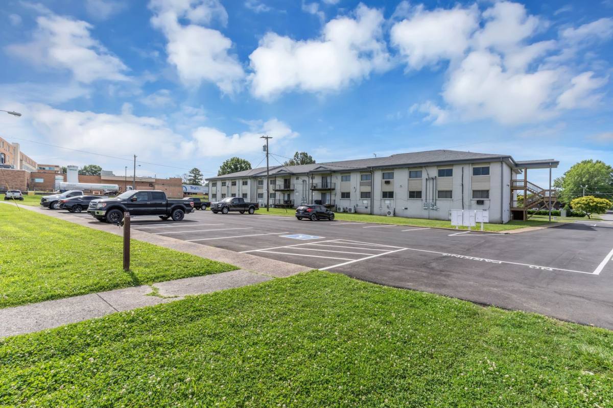 Apartment for rent at 550 E Bledsoe St, Gallatin, TN 37066