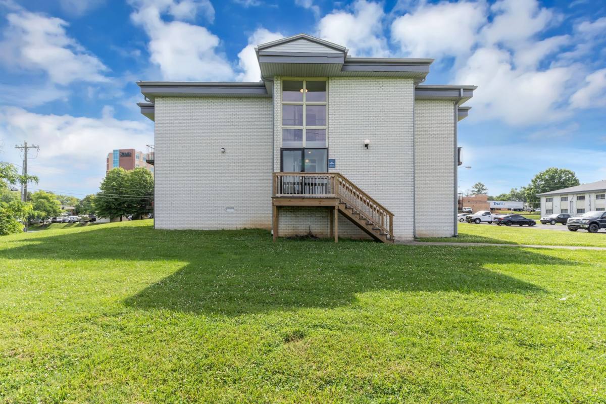 Apartment for rent at 550 E Bledsoe St, Gallatin, TN 37066