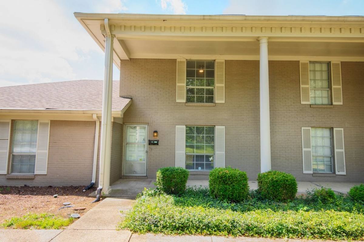 Townhouse for rent at 4219 E 56th St, Indianapolis, IN 46220