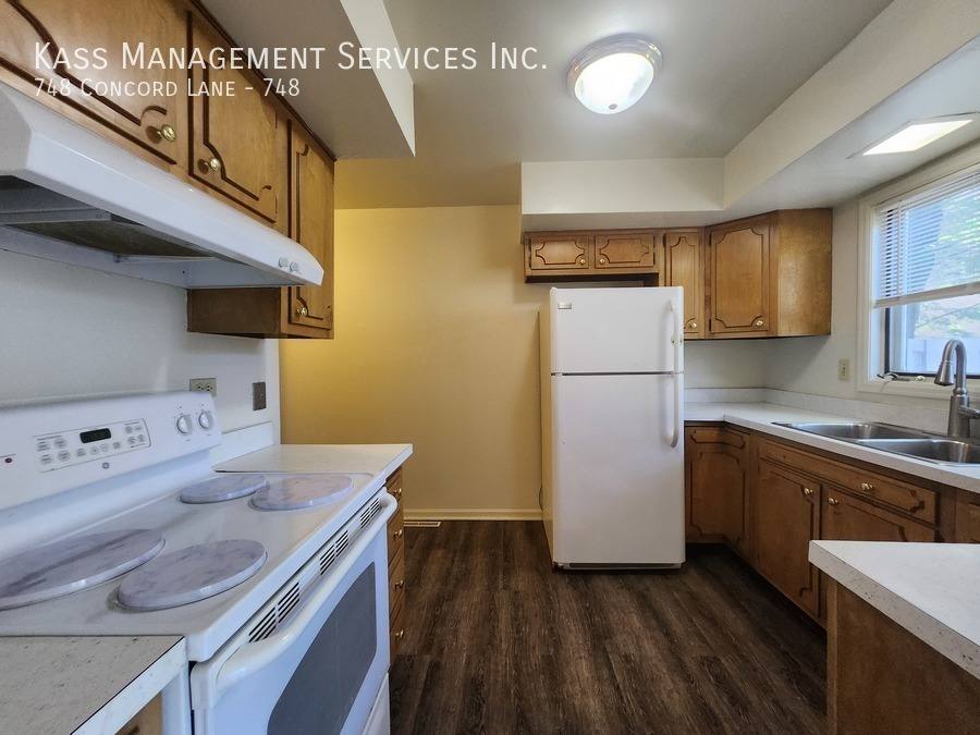 Townhouse for rent at 748 Concord Lane #748, Barrington, IL 60010