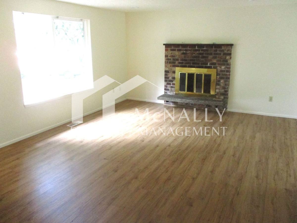Townhouse for rent at 4712 4714 Reid Dr, Gig Harbor, WA 98335
