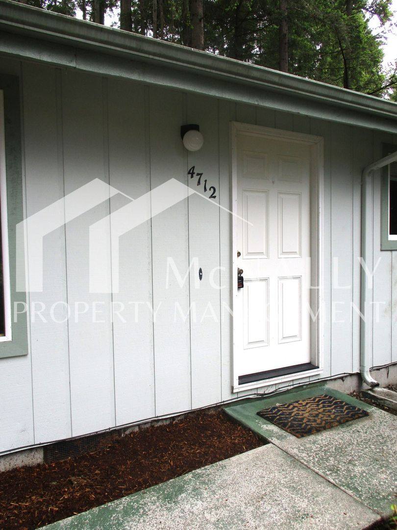Townhouse for rent at 4712 4714 Reid Dr, Gig Harbor, WA 98335