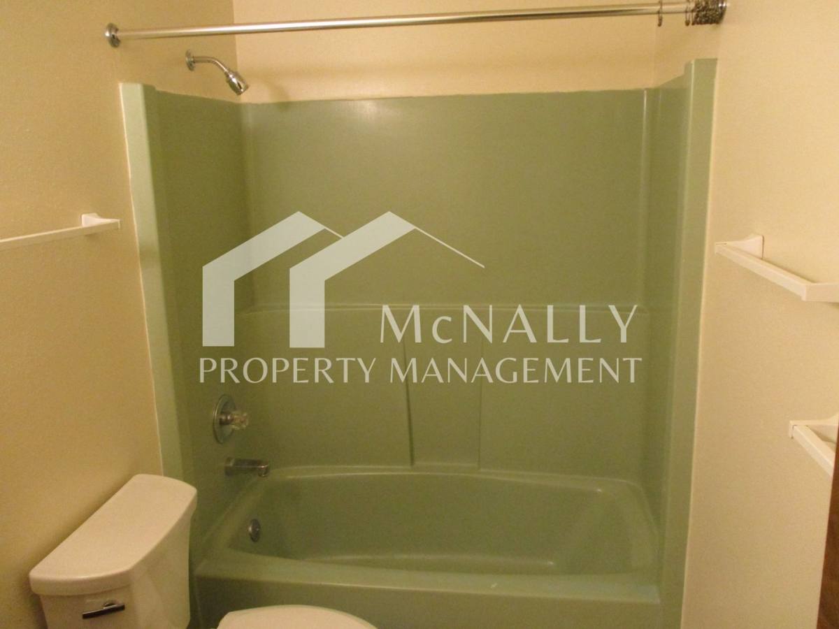 Townhouse for rent at 4712 4714 Reid Dr, Gig Harbor, WA 98335