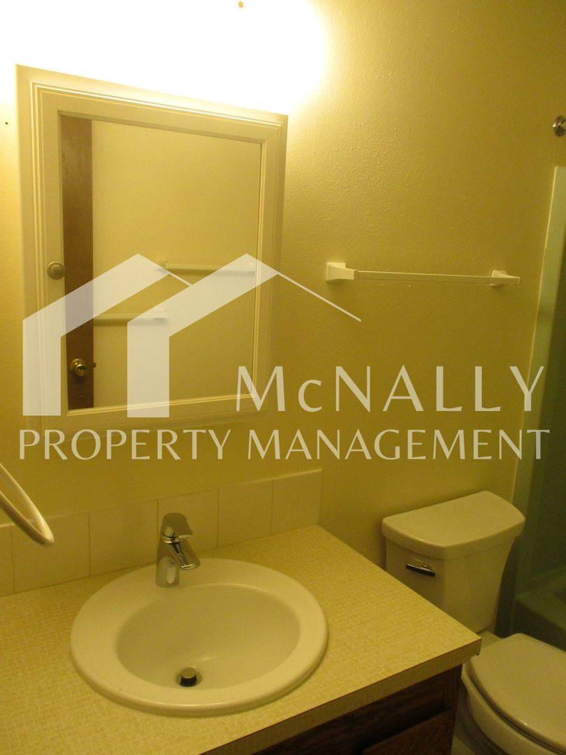 Townhouse for rent at 4712 4714 Reid Dr, Gig Harbor, WA 98335