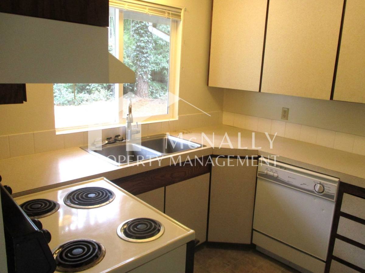 Townhouse for rent at 4712 4714 Reid Dr, Gig Harbor, WA 98335