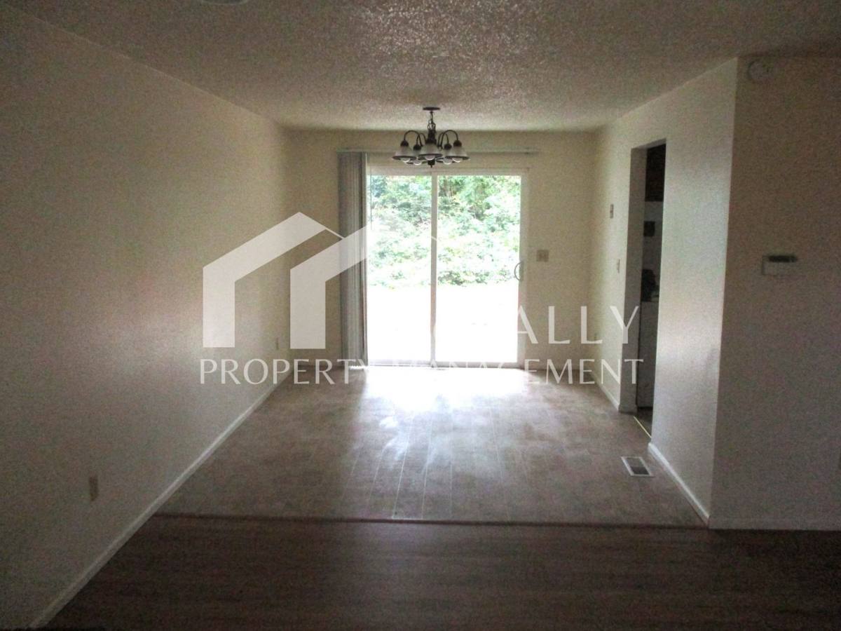Townhouse for rent at 4712 4714 Reid Dr, Gig Harbor, WA 98335