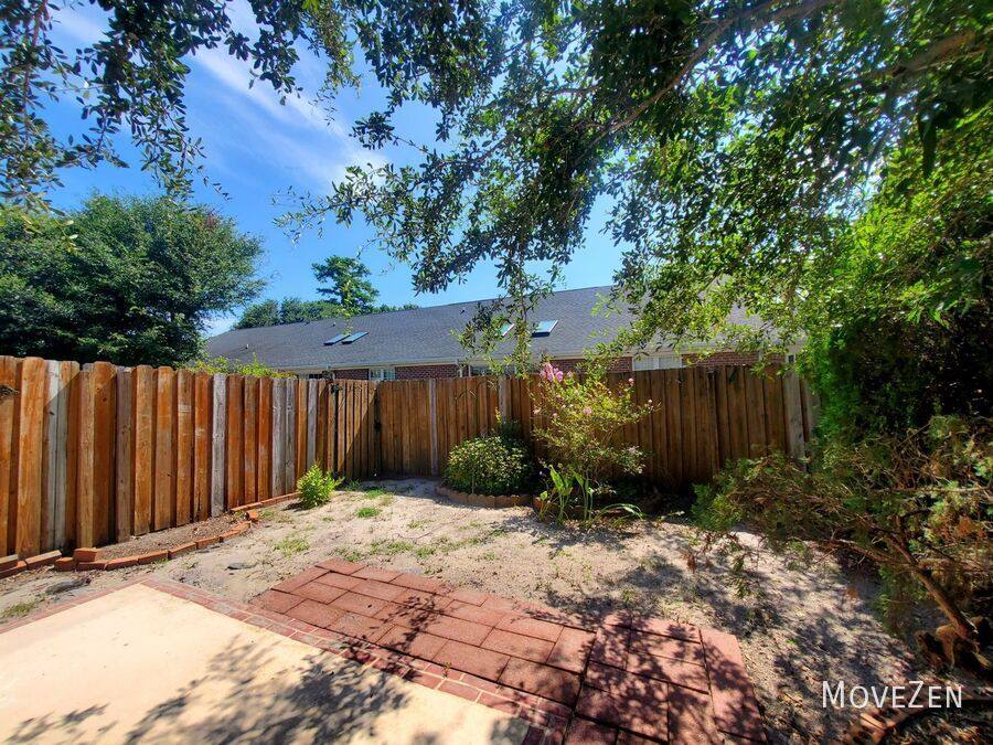 Townhouse for rent at 5006 Carleton Dr #94, Wilmington, NC 28403