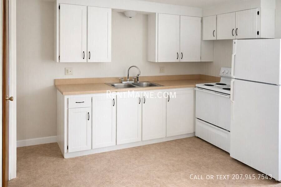 Apartment for rent at 19 Hemlock St, Bangor, ME 04401