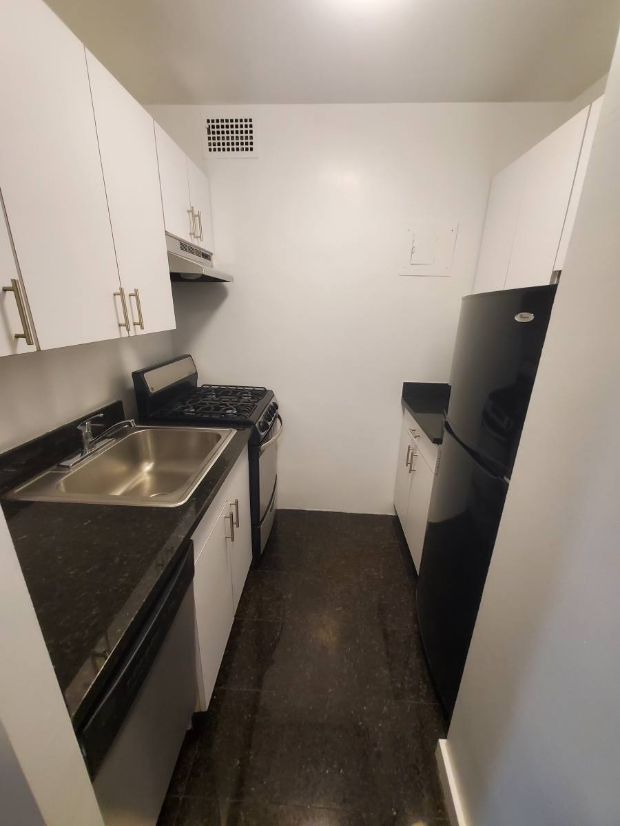 Apartment for rent at 401 E 88th St #EV3C, New York, NY 10128