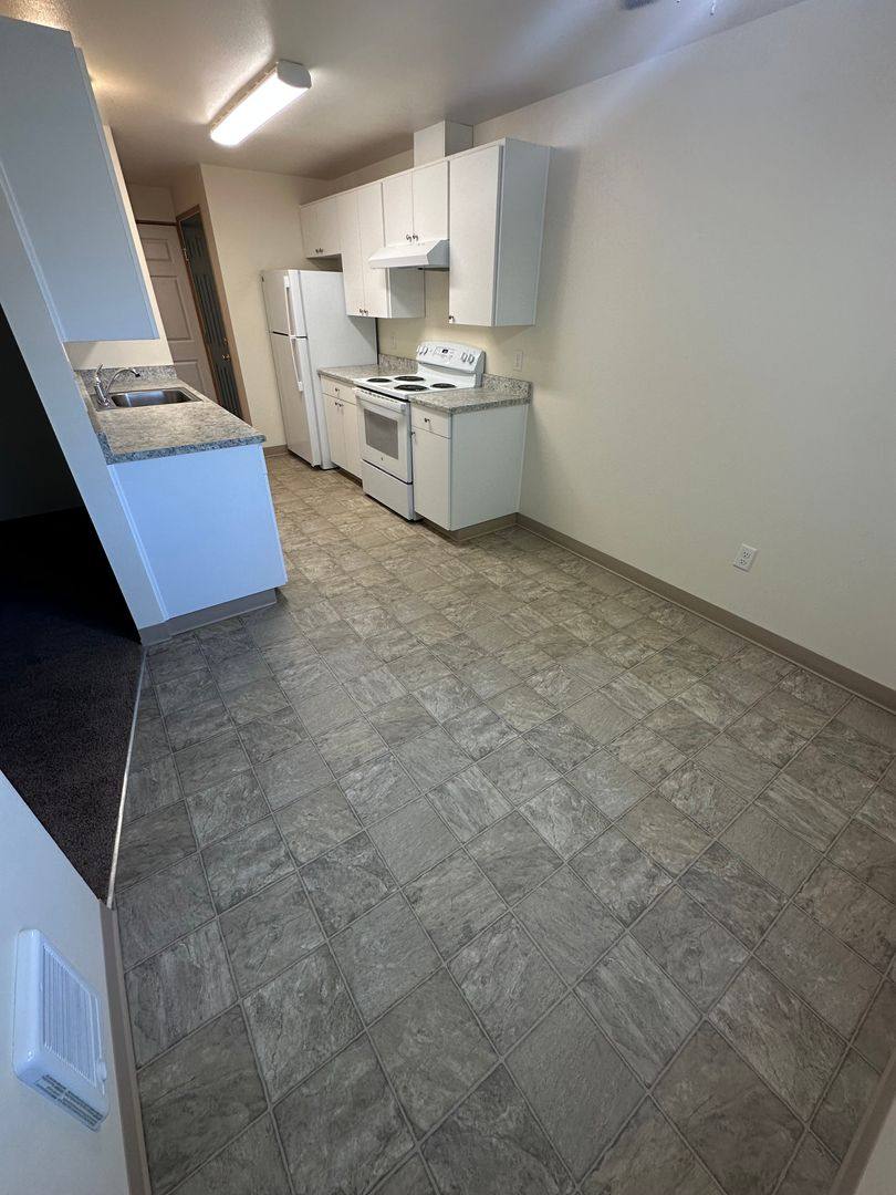 Apartment for rent at 2467 Queen Avenue, SE, Albany, OR 97322