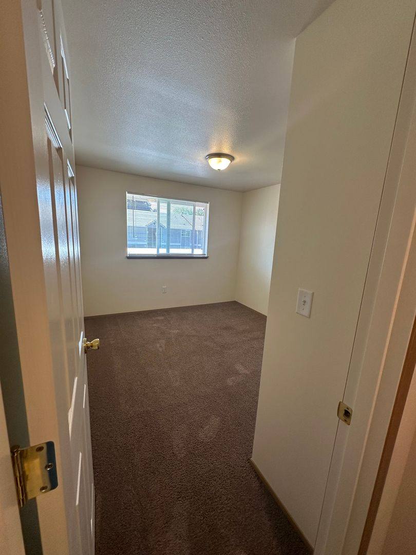 Apartment for rent at 2467 Queen Avenue, SE, Albany, OR 97322