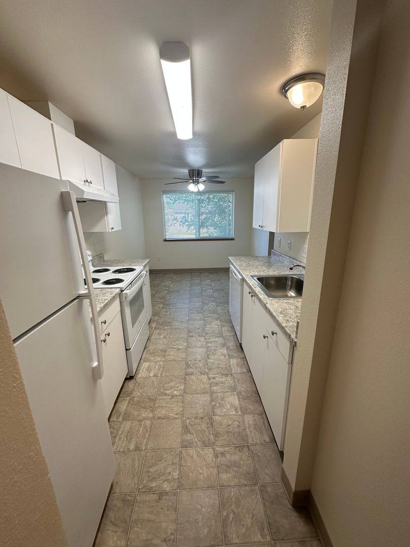 Apartment for rent at 2467 Queen Avenue, SE, Albany, OR 97322