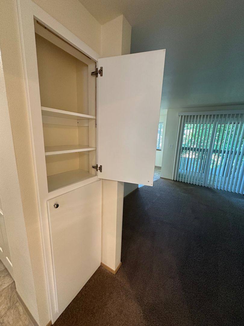Apartment for rent at 2467 Queen Avenue, SE, Albany, OR 97322