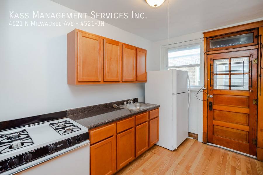 Apartment for rent at 4521 N Milwaukee Ave #3N, Chicago, IL 60630