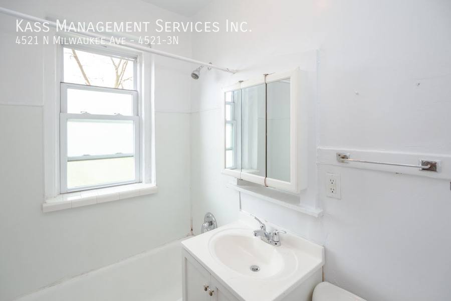 Apartment for rent at 4521 N Milwaukee Ave #3N, Chicago, IL 60630