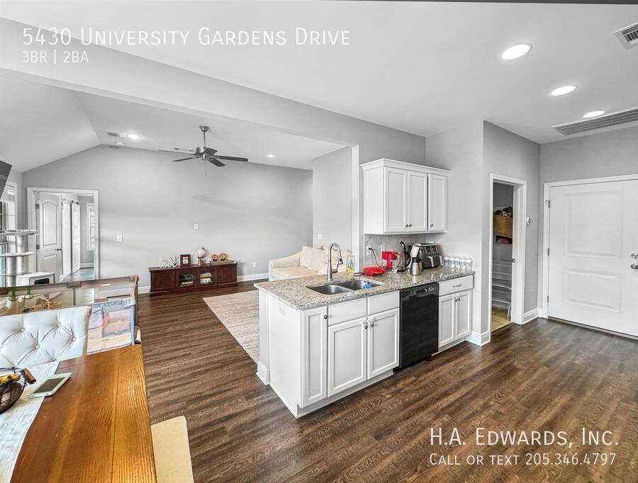 House for rent at 5430 University Gardens Dr, Cottondale, AL 35453