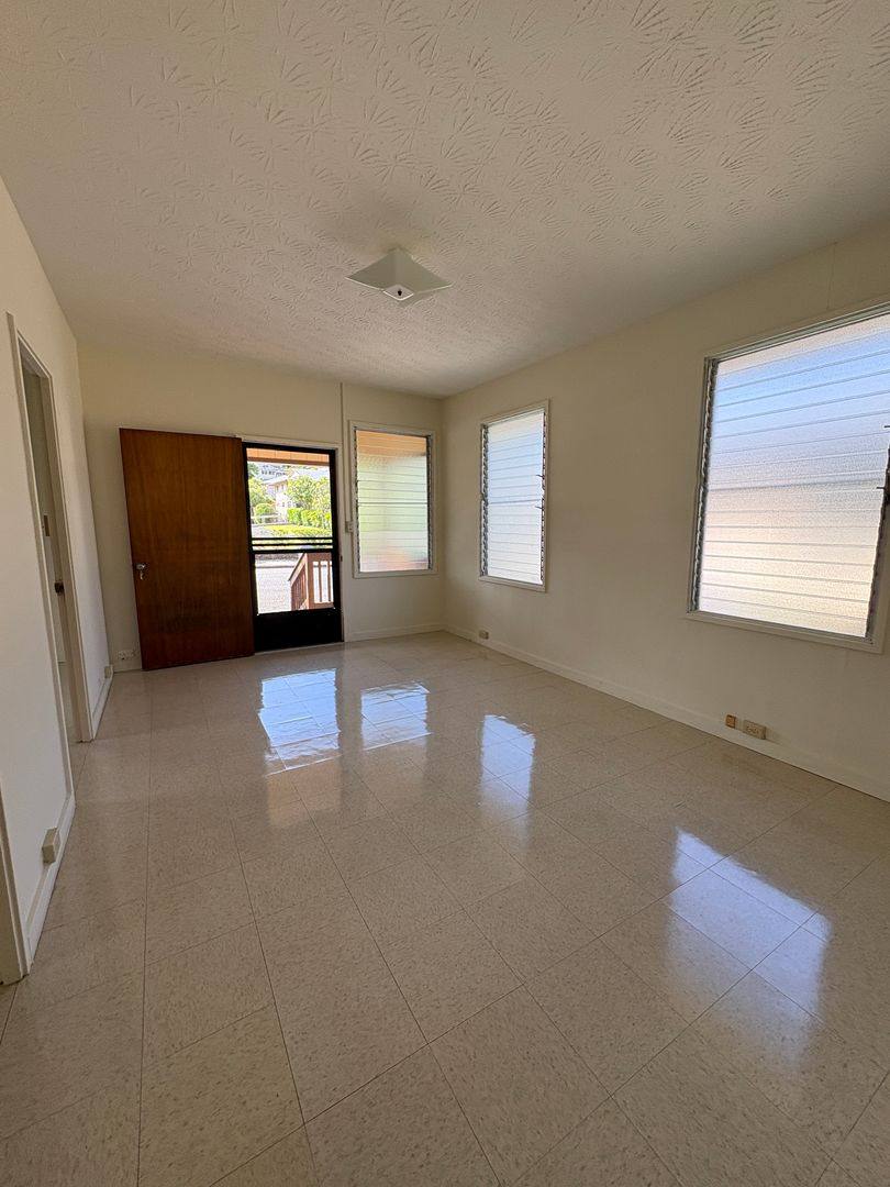 Apartment for rent at 1416 10th Ave, Honolulu, HI 96816