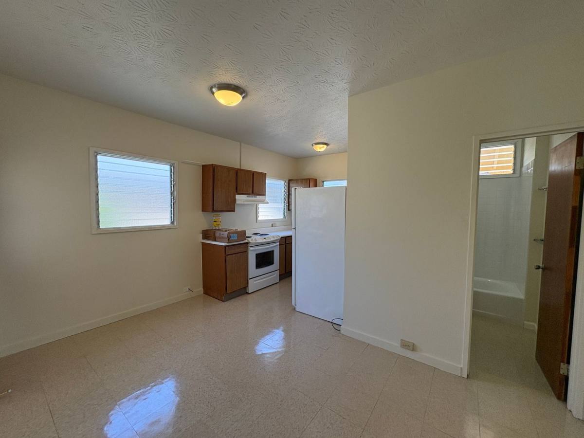Apartment for rent at 1416 10th Ave, Honolulu, HI 96816
