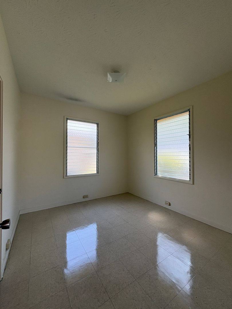 Apartment for rent at 1416 10th Ave, Honolulu, HI 96816