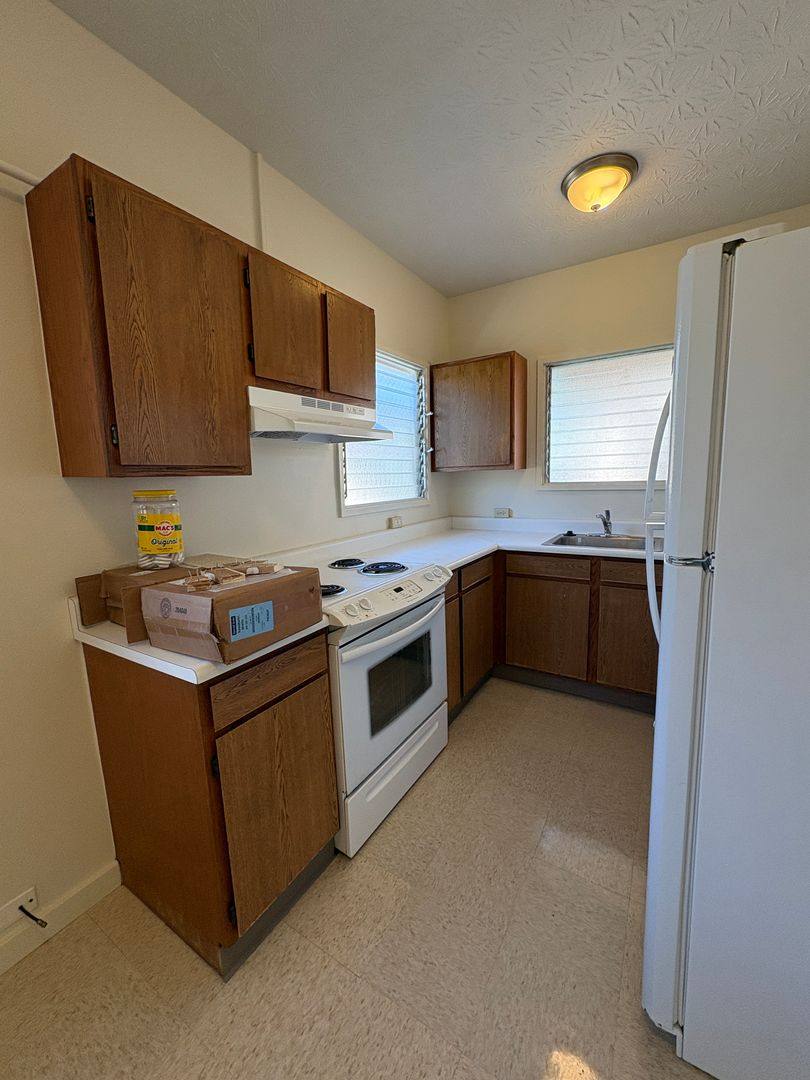 Apartment for rent at 1416 10th Ave, Honolulu, HI 96816