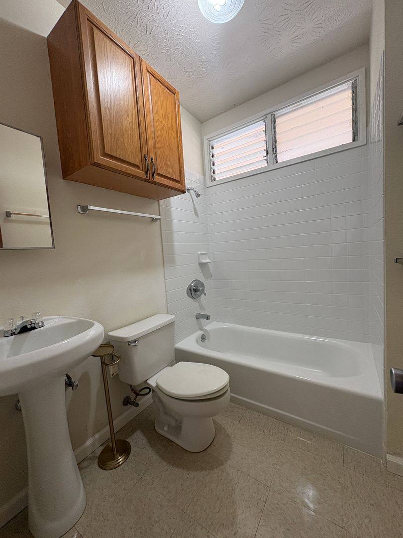 Apartment for rent at 1416 10th Ave, Honolulu, HI 96816