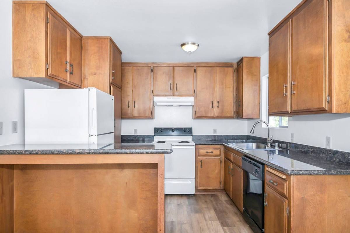 Townhouse for rent at 1150 Grand Ave, San Diego, CA 92109