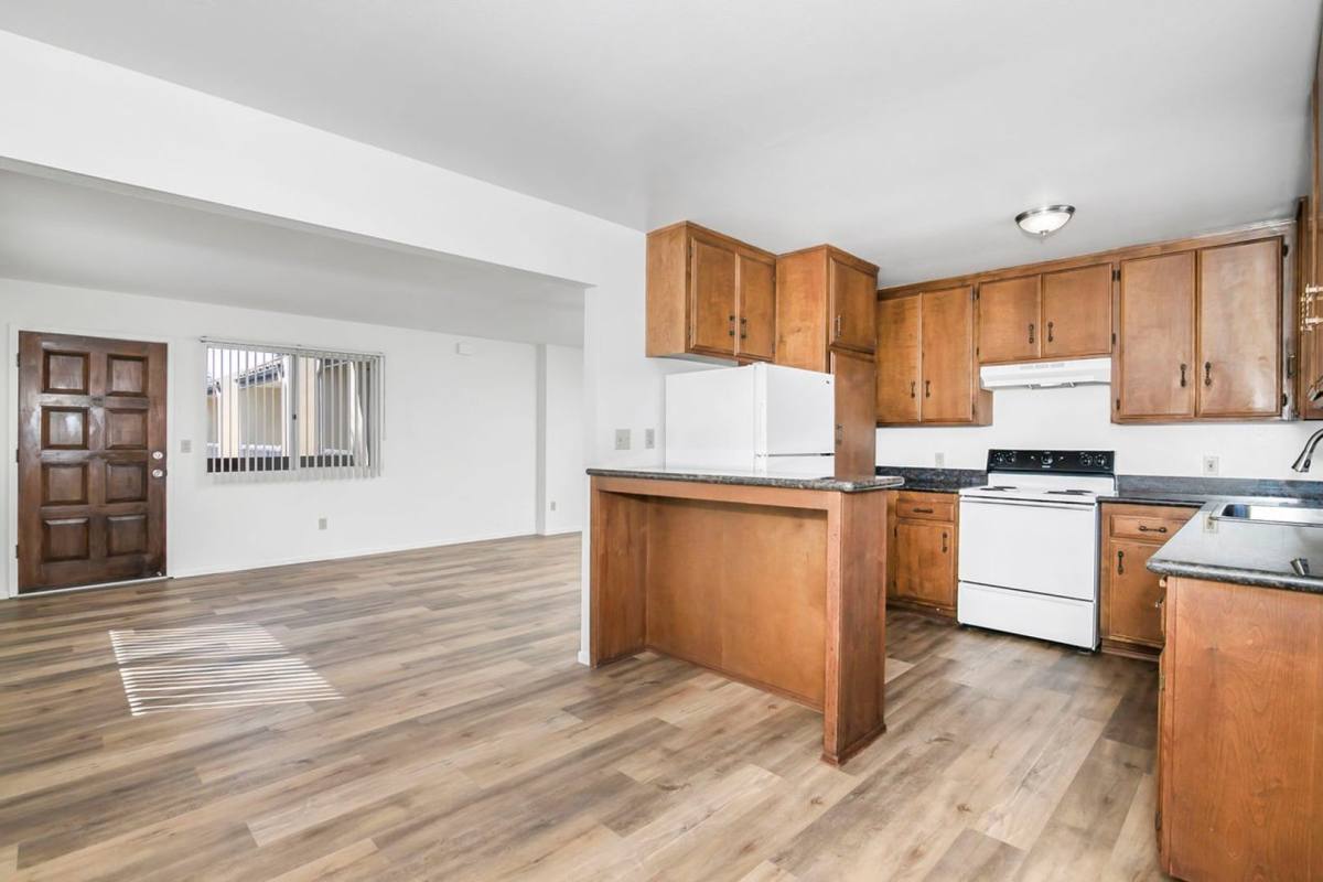 Townhouse for rent at 1150 Grand Ave, San Diego, CA 92109