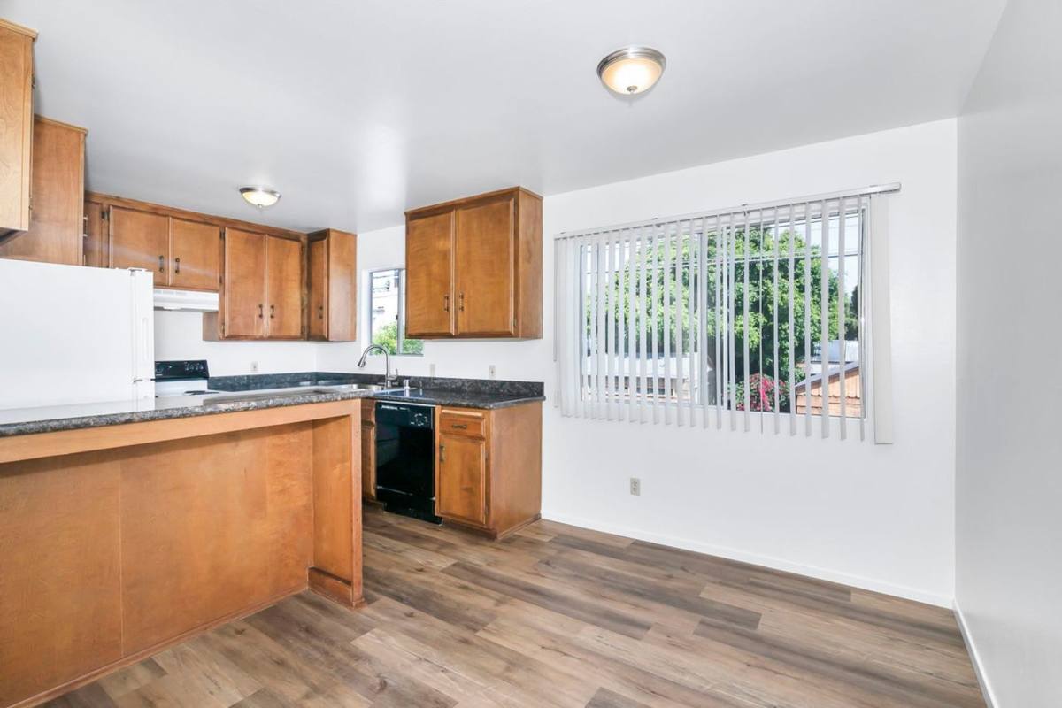 Townhouse for rent at 1150 Grand Ave, San Diego, CA 92109