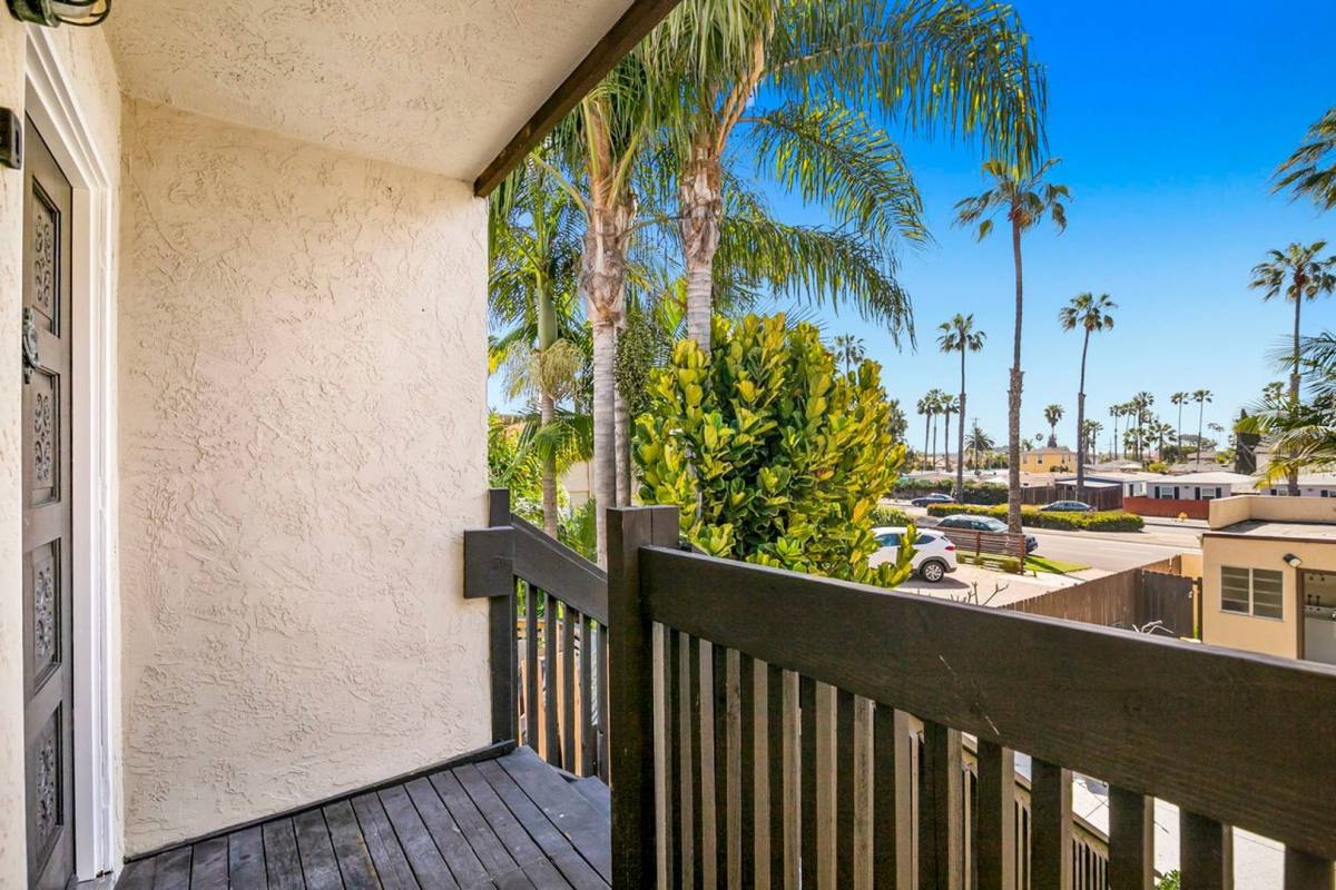 Townhouse for rent at 1150 Grand Ave, San Diego, CA 92109