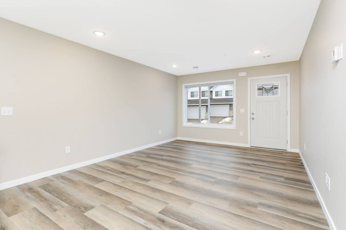 Townhouse for rent at 6044 Manchester Ave NE, Albertville, MN 55301