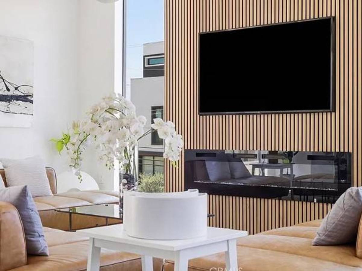 Townhouse for rent at 2432 Penmar Ave #201, Venice, CA 90291