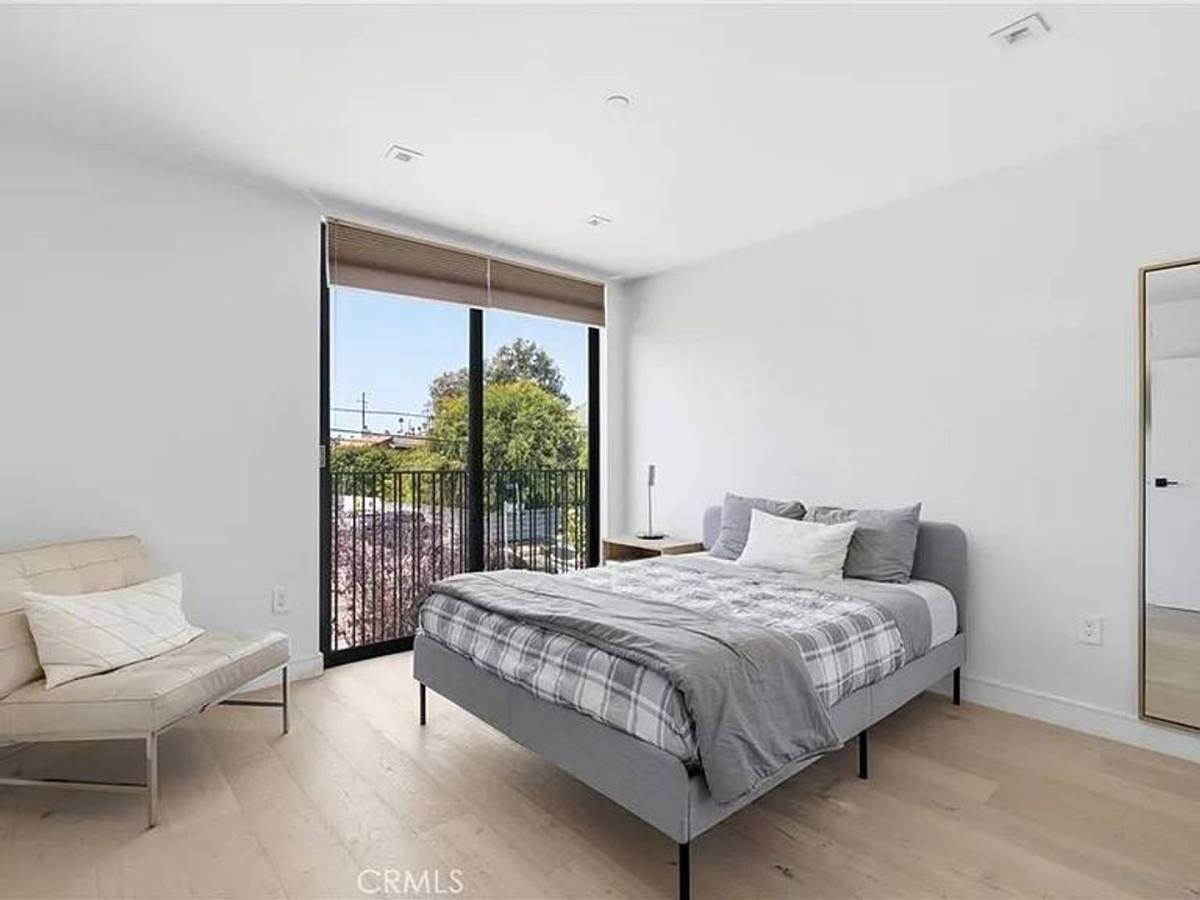 Townhouse for rent at 2432 Penmar Ave #201, Venice, CA 90291