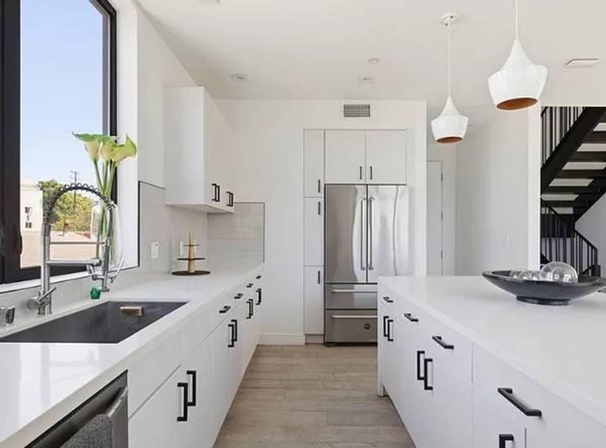 Townhouse for rent at 2432 Penmar Ave #201, Venice, CA 90291