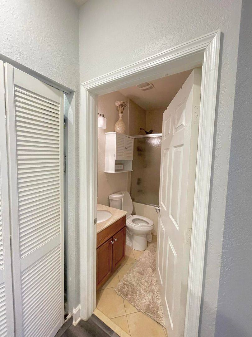Townhouse for rent at 425 NE 1st St, Pompano Beach, FL 33060