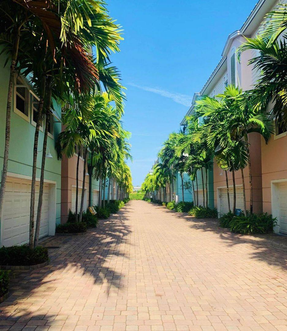 Townhouse for rent at 425 NE 1st St, Pompano Beach, FL 33060