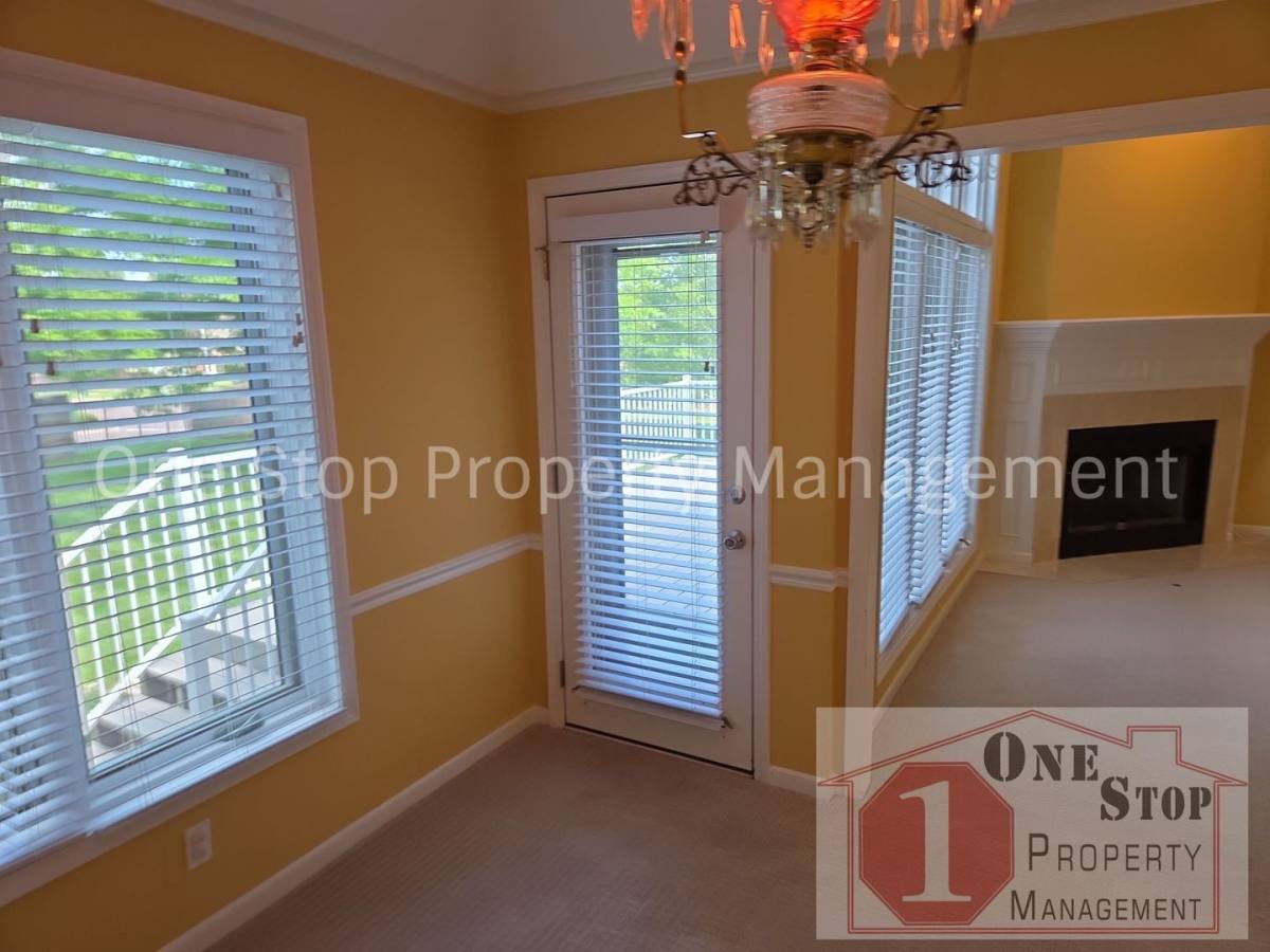 House for rent at 5222 W 121st St, Leawood, KS 66209