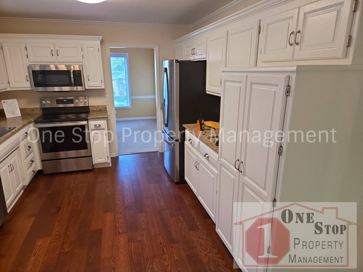 House for rent at 5222 W 121st St, Leawood, KS 66209