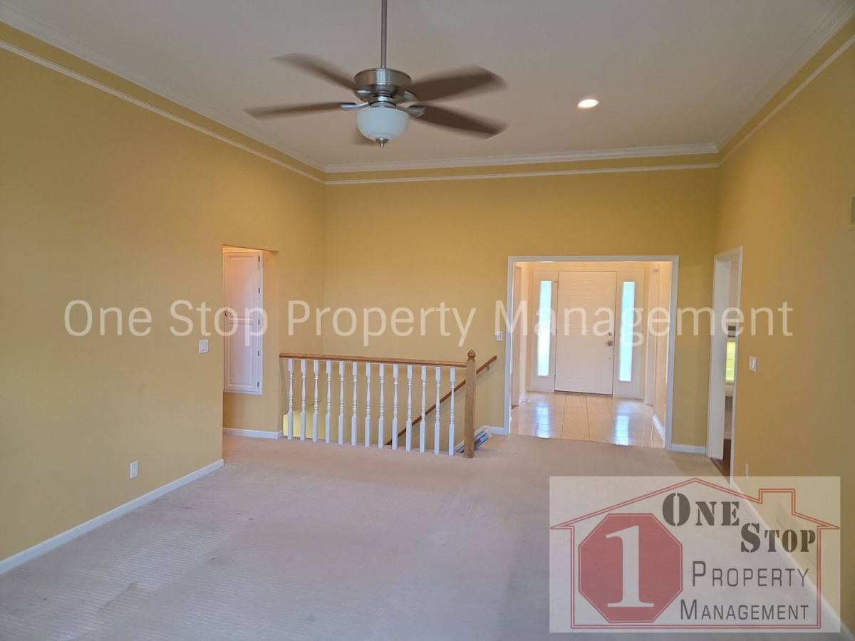 House for rent at 5222 W 121st St, Leawood, KS 66209