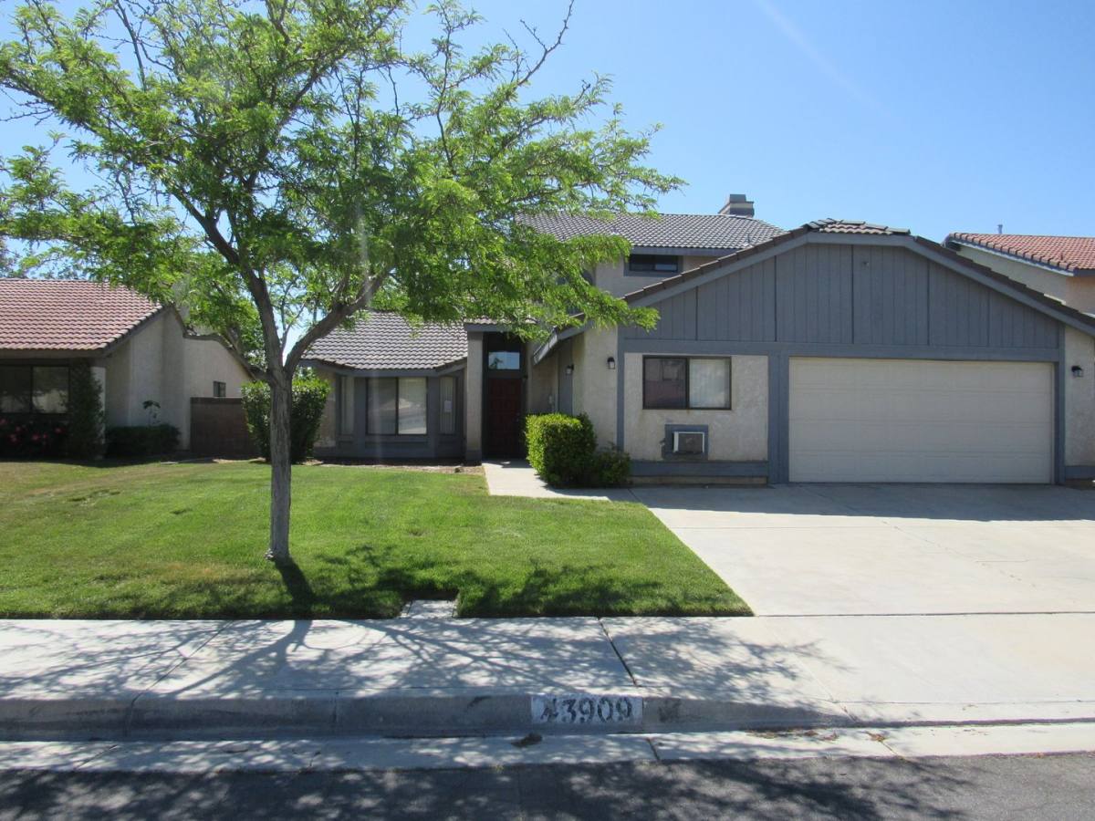 House for rent at 43909 Kennsington Place, Lancaster, CA 93536