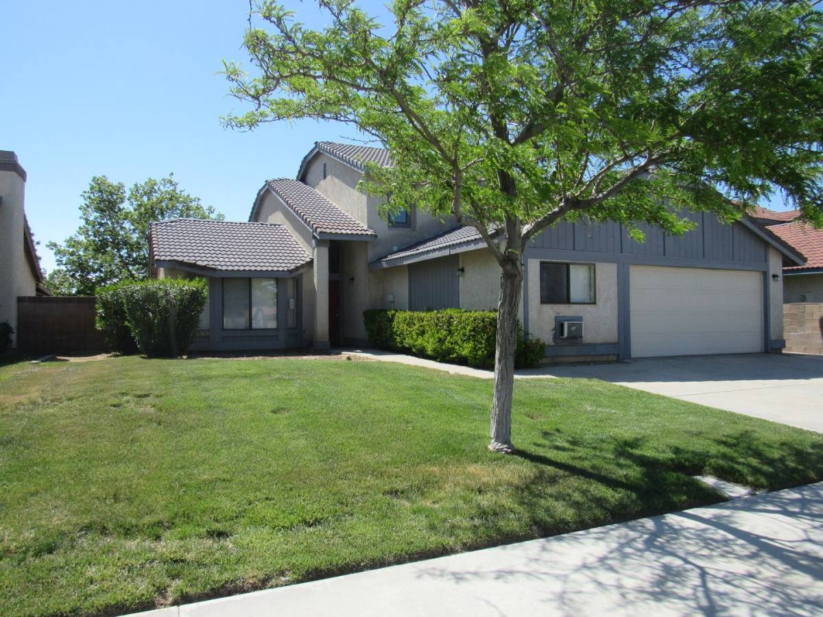House for rent at 43909 Kennsington Place, Lancaster, CA 93536