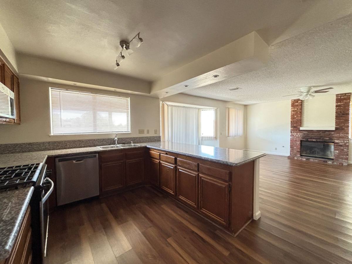 House for rent at 43909 Kennsington Place, Lancaster, CA 93536